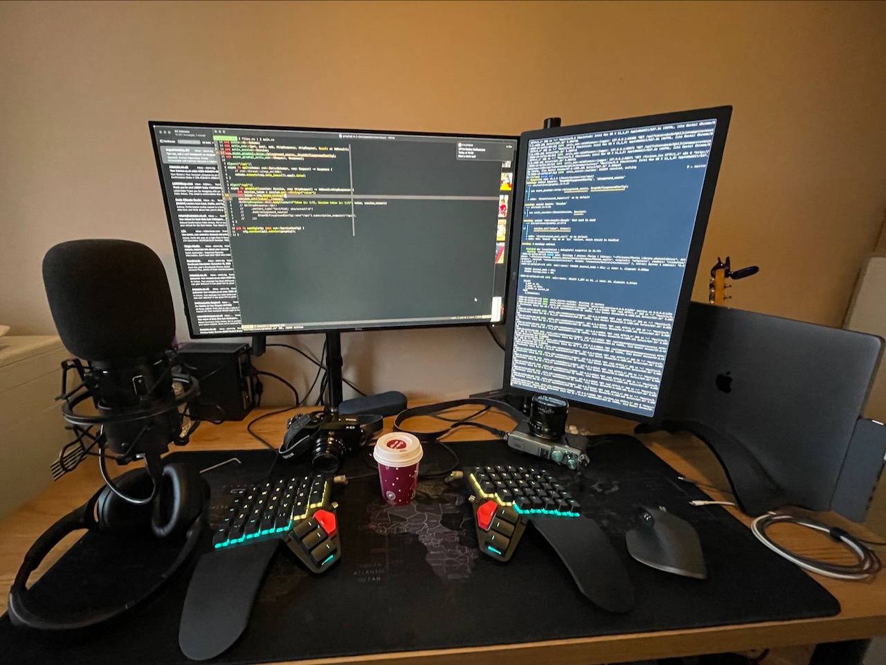 A dual screen setup warranted a new desk monitor arm and, of course, an external microphone for that ultimate podcaster feel :D